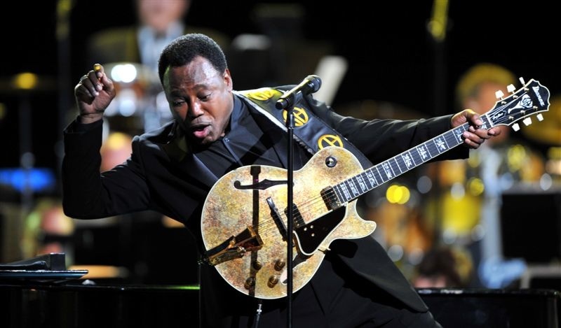 george-benson-official-site-gallery-photo.jpg